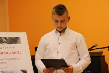 Zdjęcie z galerii Narodowe Czytanie 2021