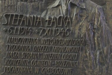 Zdjęcie z galerii Młodzież z Gręboszowa odkrywa lokalne korzenie na warsztatach „Odkrywamy lokalne tradycje z questami”