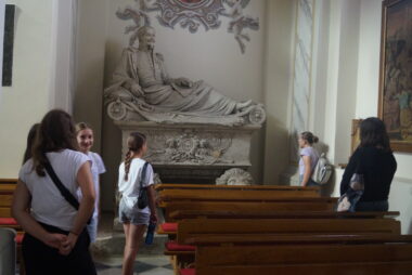 Zdjęcie z galerii Młodzież z Gręboszowa odkrywa lokalne korzenie na warsztatach „Odkrywamy lokalne tradycje z questami”