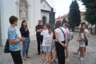 Zdjęcie do wpisu Młodzież z Gręboszowa odkrywa lokalne korzenie na warsztatach „Odkrywamy lokalne tradycje z questami”