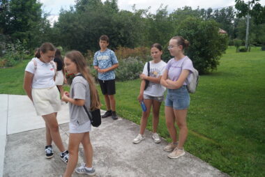 Zdjęcie z galerii Młodzież z Gręboszowa odkrywa lokalne korzenie na warsztatach „Odkrywamy lokalne tradycje z questami”