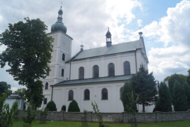 Zdjęcie z galerii Młodzież z Gręboszowa odkrywa lokalne korzenie na warsztatach „Odkrywamy lokalne tradycje z questami”