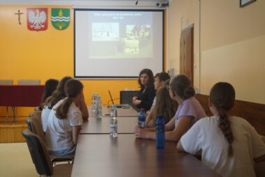 Zdjęcie z galerii Młodzież z Gręboszowa odkrywa lokalne korzenie na warsztatach „Odkrywamy lokalne tradycje z questami”