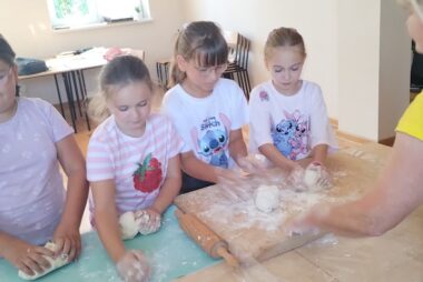 Zdjęcie z galerii Młodzi kucharze odkrywają smaki Gminy Gręboszów