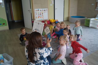 Zdjęcie do wpisu Magia Słów w Przedszkolu: Relacje ze Spotkania Dziecięcego Klubu Książki 📚✨