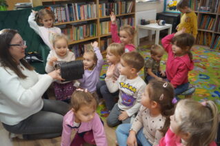 Zdjęcie do wpisu „Motylki” z wizytą w Bibliotece w Gręboszowie